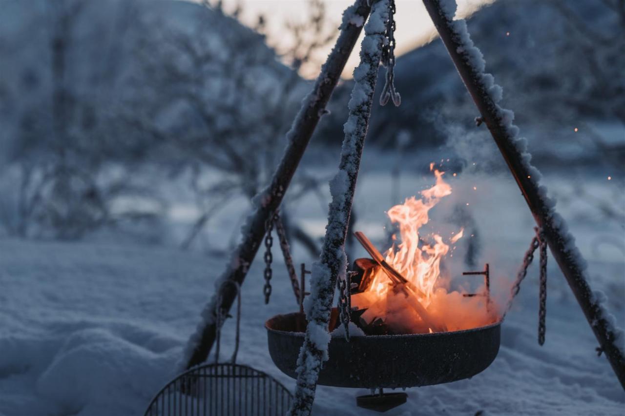 Апартаменты Cozy Fjord Retreat With Firepit And Activities Тромсё Экстерьер фото