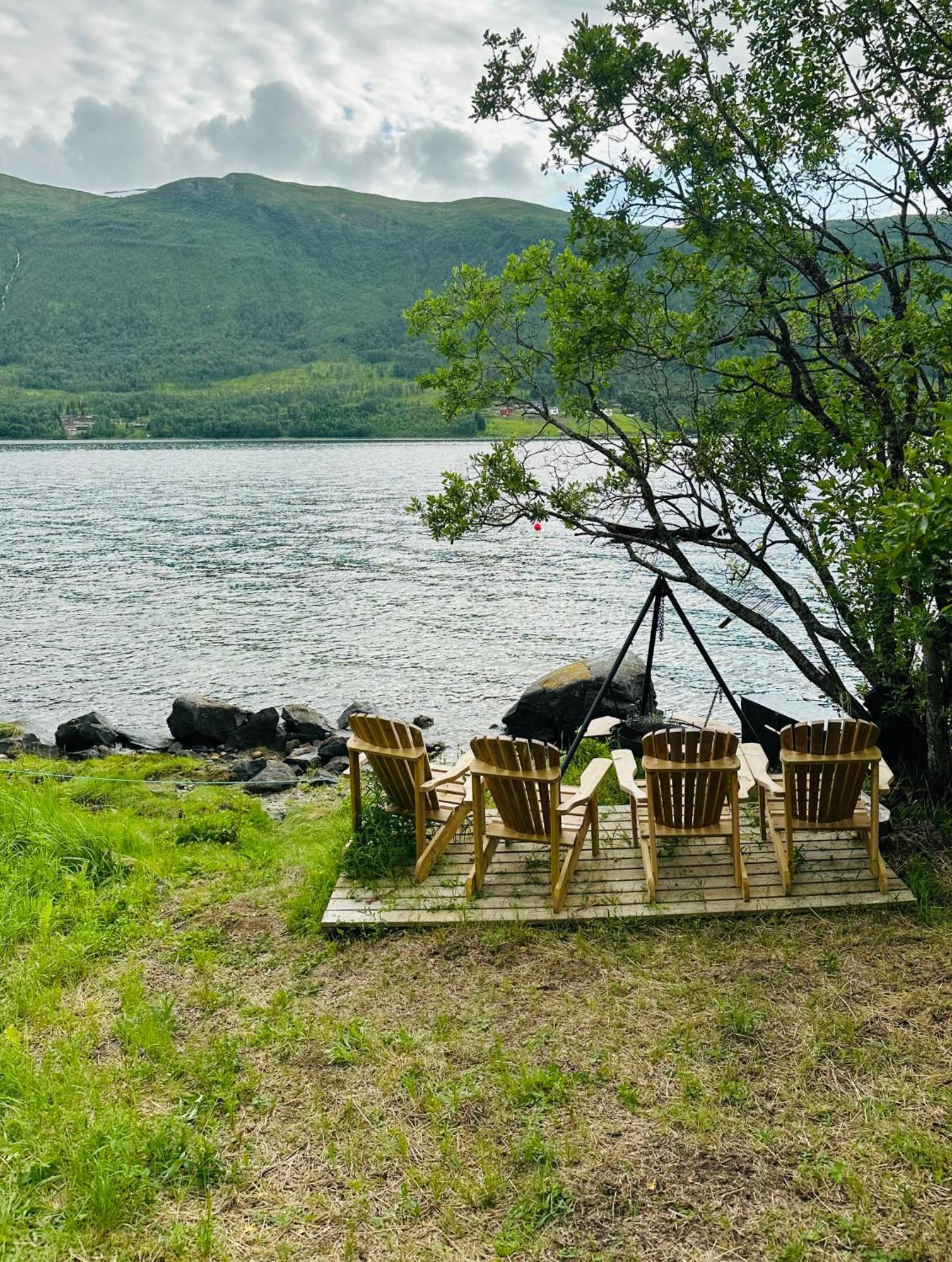 Апартаменты Cozy Fjord Retreat With Firepit And Activities Тромсё Экстерьер фото